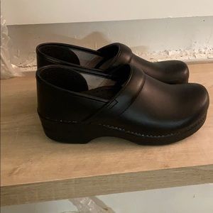 Dansko professional clog size 40, black leather